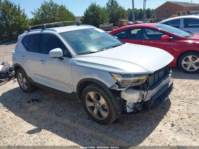 VOLVO XC40 2021
