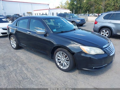CHRYSLER 200 2011