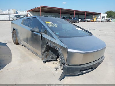 TESLA CYBERTRUCK 2024