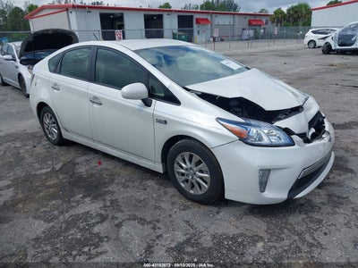 TOYOTA PRIUS PLUG-IN 2015