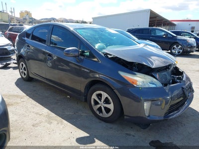 TOYOTA PRIUS 2015