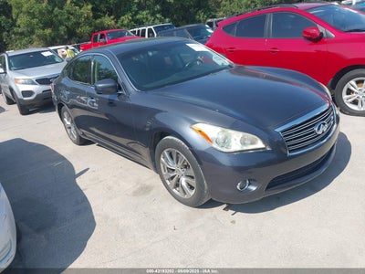 INFINITI M37 2011
