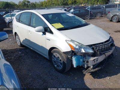 TOYOTA PRIUS V 2014