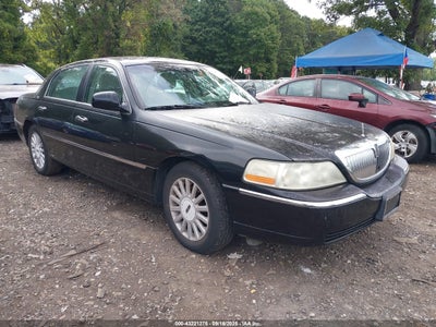 LINCOLN TOWN CAR 2005