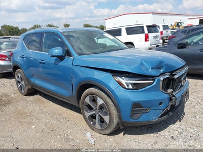 VOLVO XC40 2024
