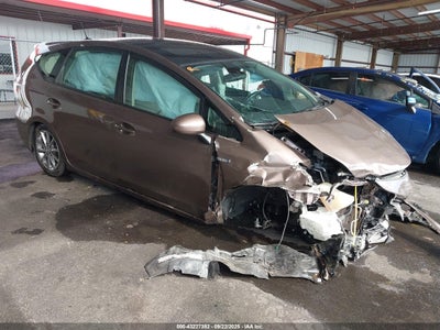 TOYOTA PRIUS V 2015