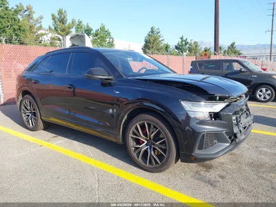 AUDI Q8 2021