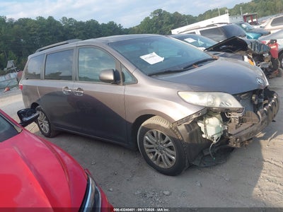TOYOTA SIENNA 2015