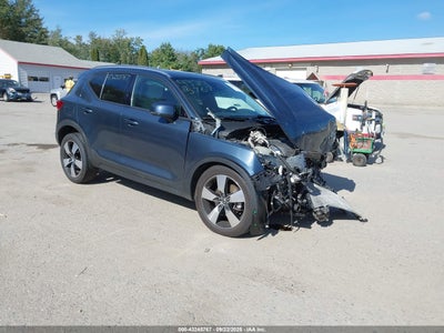 VOLVO XC40 2021