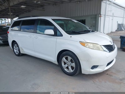 TOYOTA SIENNA 2013