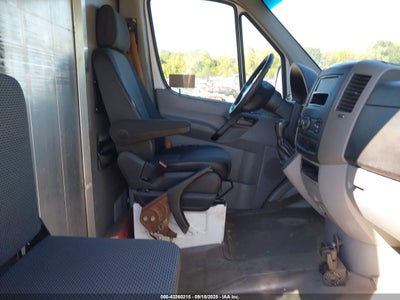 MERCEDES-BENZ SPRINTER 2500 2011