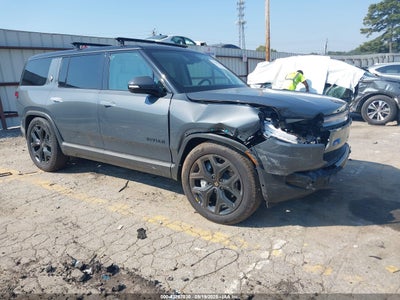 RIVIAN R1S 2025
