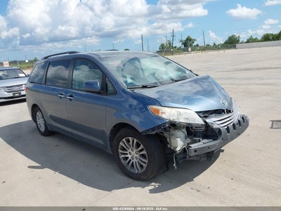 TOYOTA SIENNA 2017