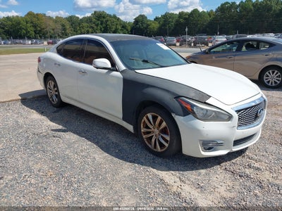 INFINITI Q70 2015