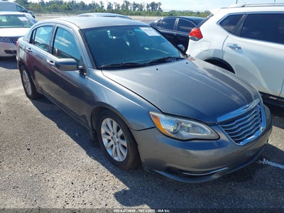 CHRYSLER 200 2013
