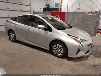 TOYOTA PRIUS 2017