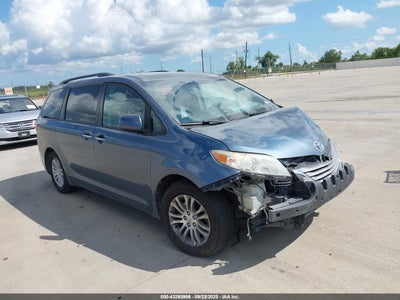 TOYOTA SIENNA 2017