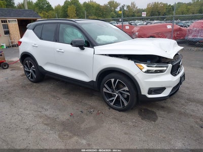VOLVO XC40 2022
