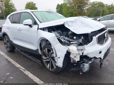 VOLVO XC40 2024