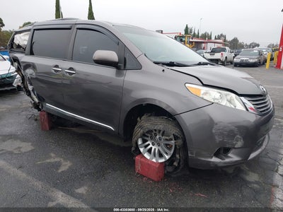 TOYOTA SIENNA 2013