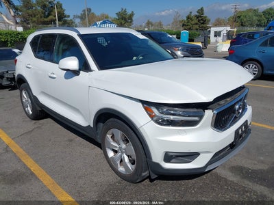 VOLVO XC40 2021