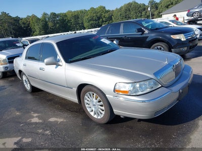 LINCOLN TOWN CAR 2004