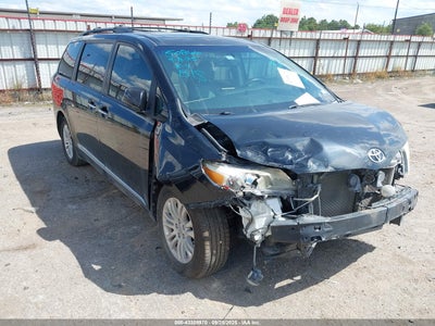 TOYOTA SIENNA 2015