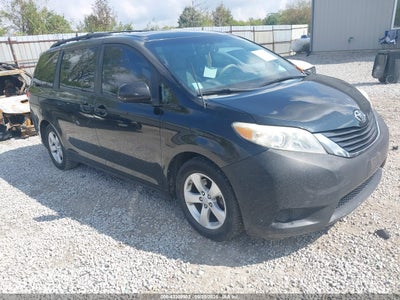 TOYOTA SIENNA 2011