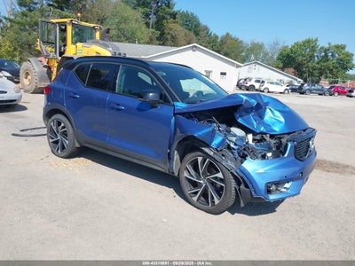 VOLVO XC40 2021
