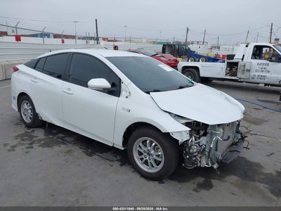 TOYOTA PRIUS PRIME 2021