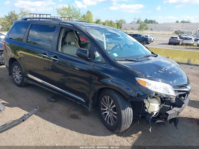TOYOTA SIENNA 2018