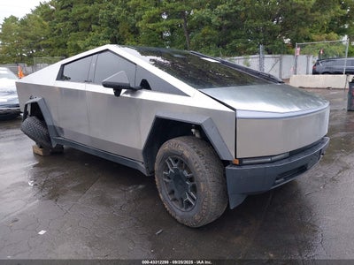 TESLA CYBERTRUCK 2024