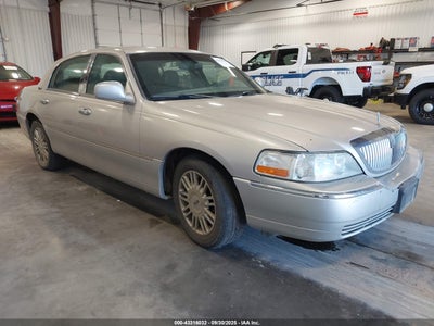 LINCOLN TOWN CAR 2010