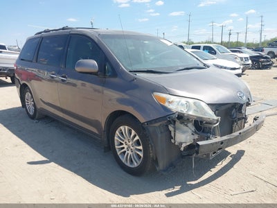 TOYOTA SIENNA 2012