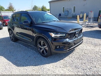VOLVO XC40 2021