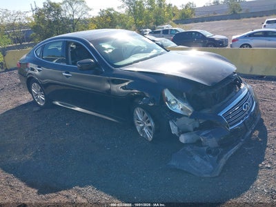 INFINITI M37 2011