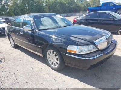LINCOLN TOWN CAR 2010