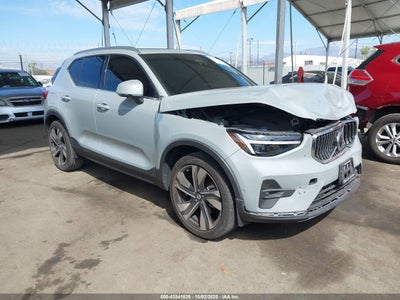 VOLVO XC40 2024