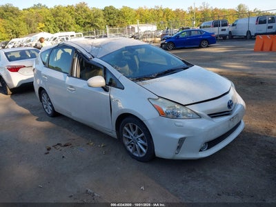 TOYOTA PRIUS V 2013