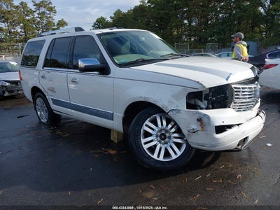 LINCOLN NAVIGATOR 2011