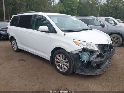 TOYOTA SIENNA 2011
