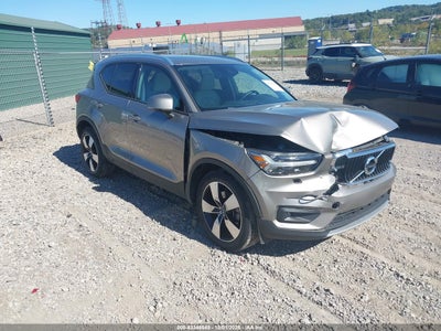 VOLVO XC40 2022