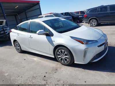 TOYOTA PRIUS 2021