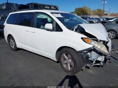 TOYOTA SIENNA 2015