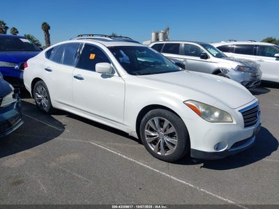 INFINITI M37 2013