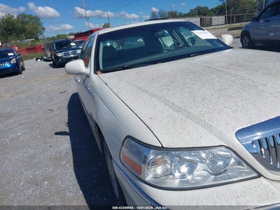 LINCOLN TOWN CAR 2004