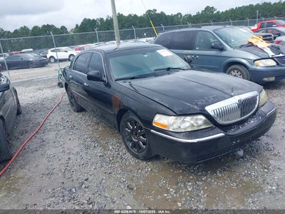 LINCOLN TOWN CAR 2011
