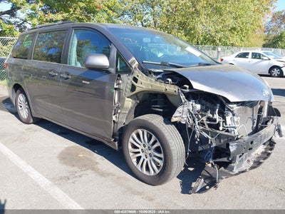 TOYOTA SIENNA 2016