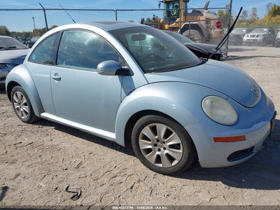 VOLKSWAGEN NEW BEETLE 2010