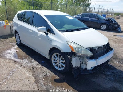 TOYOTA PRIUS V 2013